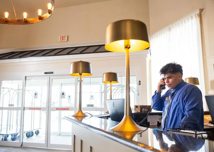 Amishview Inn & Suites