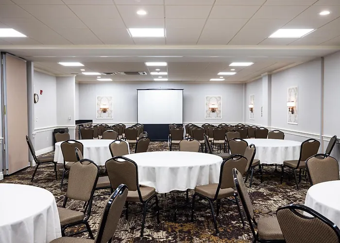 Amishview Inn & Suites