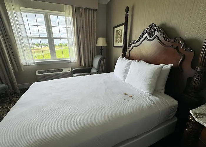 Amishview Inn & Suites