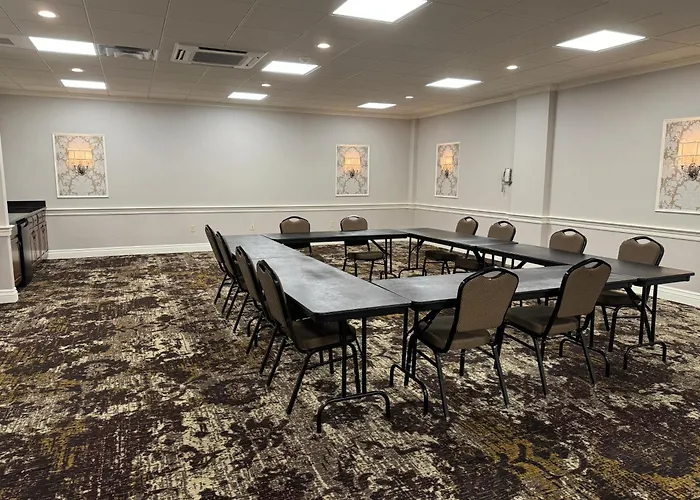 Amishview Inn & Suites