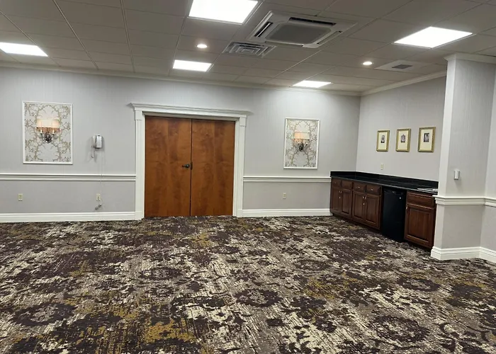 Amishview Inn & Suites